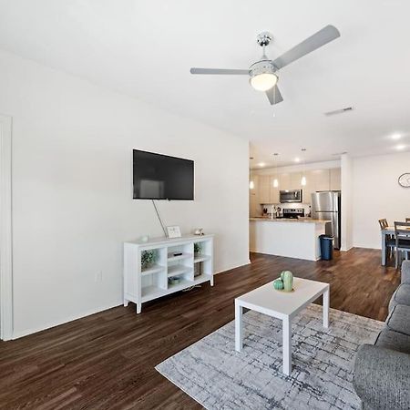Lavish 2Br Apartment In Tampa Exterior photo