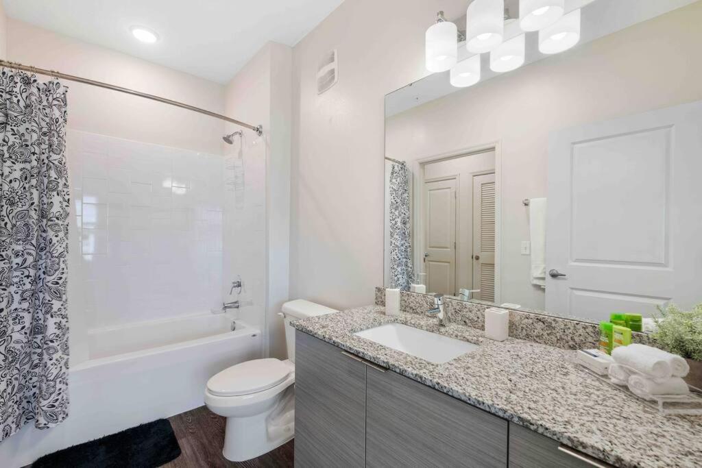 Lavish 2Br Apartment In Tampa Exterior photo