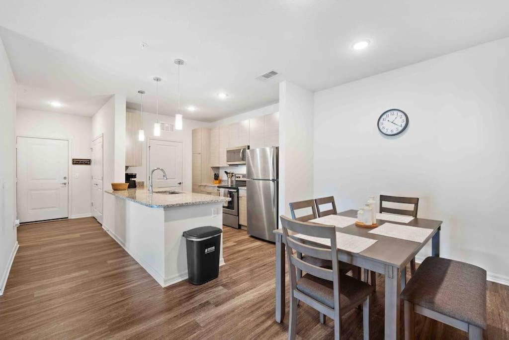 Lavish 2Br Apartment In Tampa Exterior photo