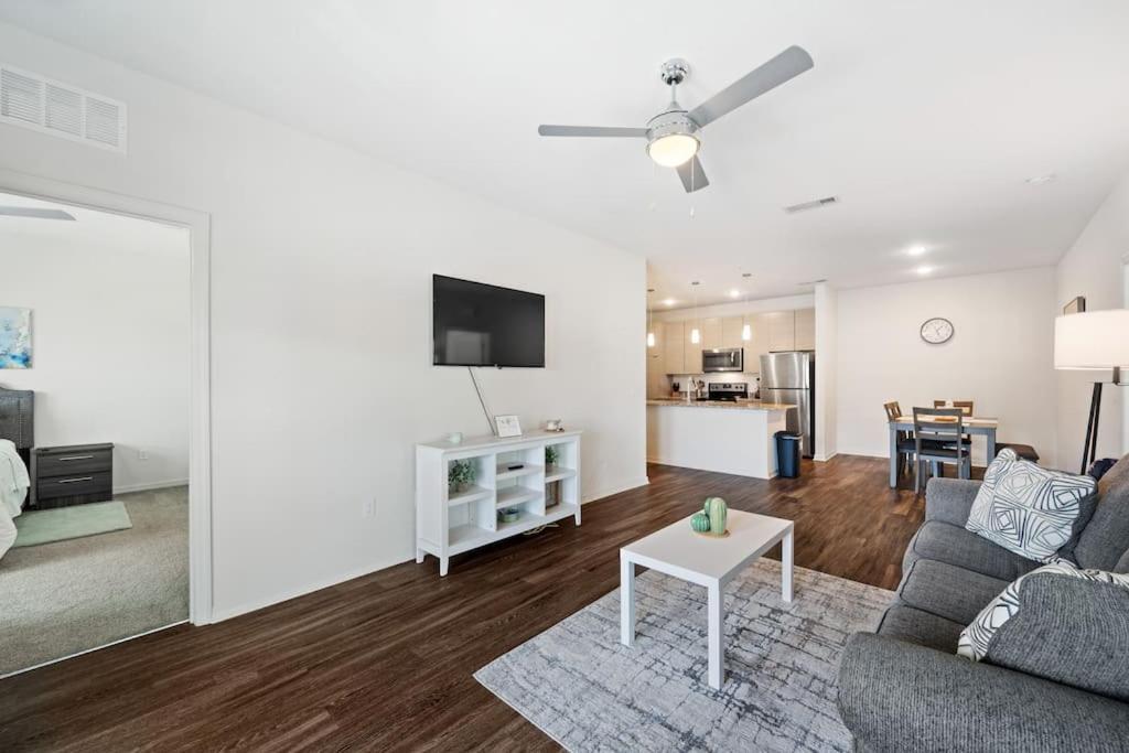 Lavish 2Br Apartment In Tampa Exterior photo